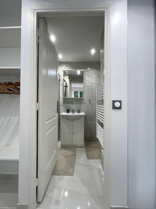 Appartement Cosy Et Moderne Proche De Disneyland Bussy-Saint-Georges Exterior photo